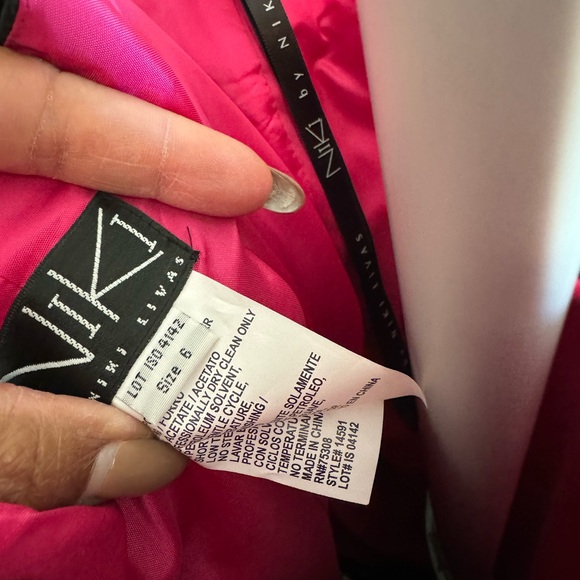 NIKI LAVIS BLACK GOWN WITH PINK FLORAL EMBROIDERY SIZE 6 - Picture 5 of 8